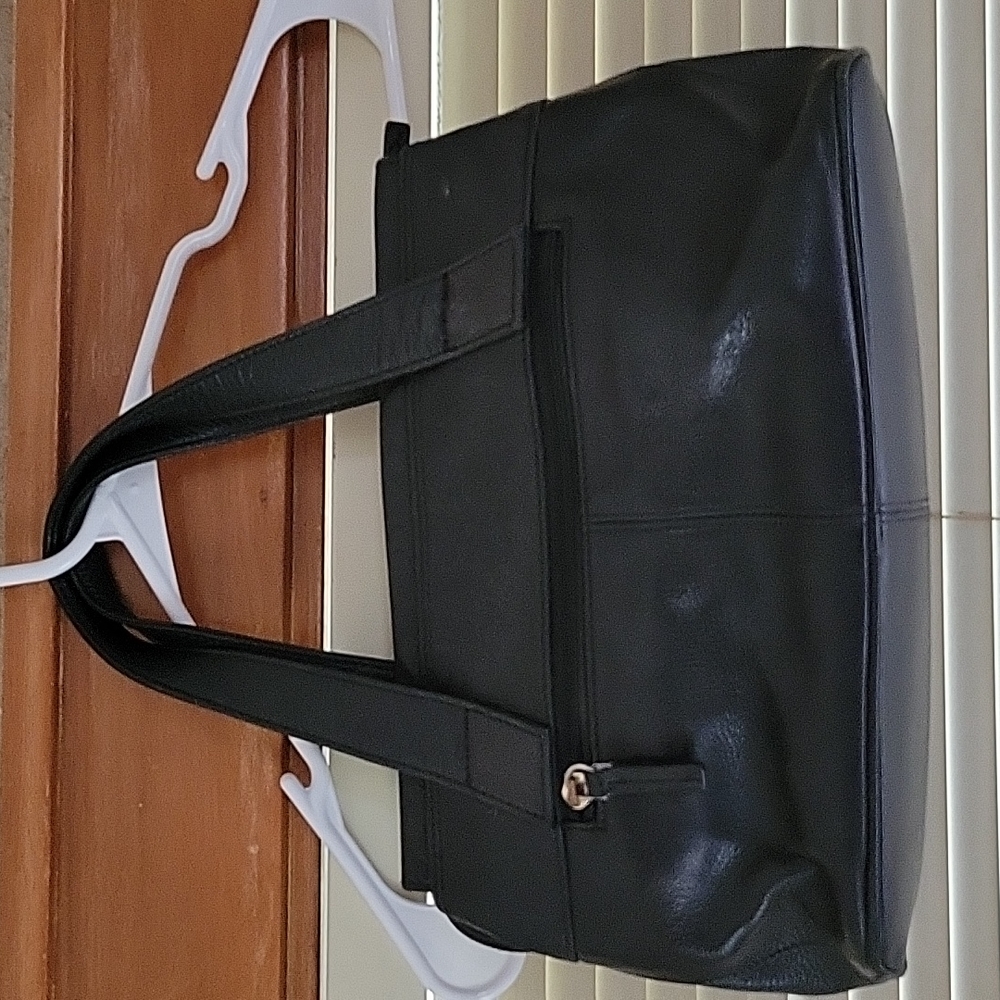 Women's hand purse, black.